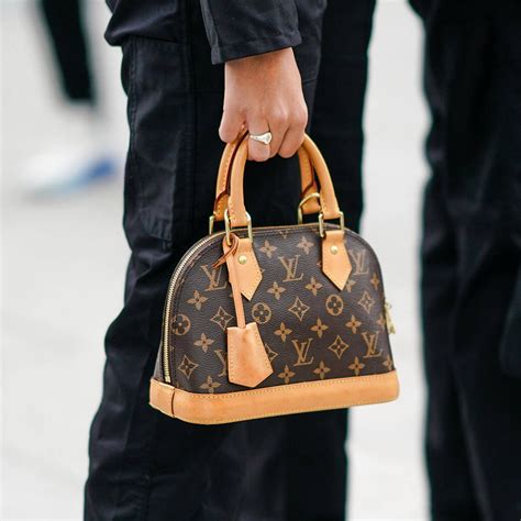 collana v louis vuitton|From the Speedy to the Alma, a History of Louis Vuitton .